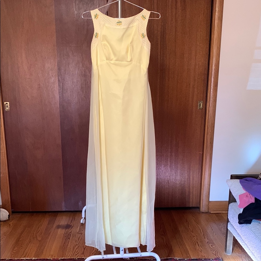 Vintage Yellow Sleeveless Dress with flower detail